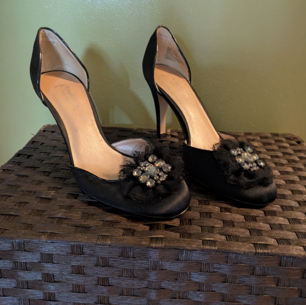 SIMPLY VERA WANG Women's Truffle Black Satin Jeweled Embellished Heels Sz 6.5